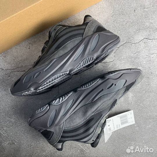 Adidas Yeezy Boost 700 V2 Vanta