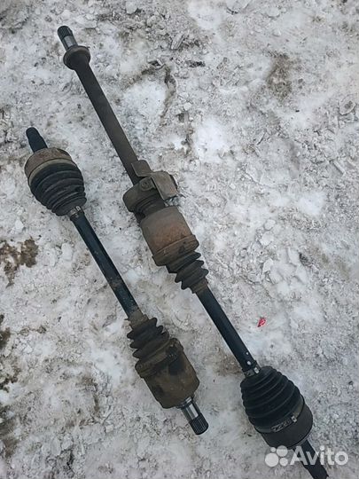 Привод передний Honda cr-v 2.4 2011 год