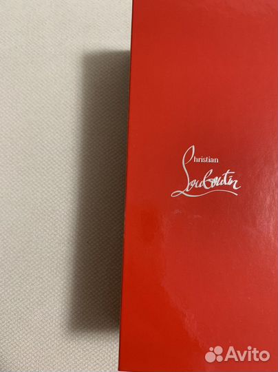 Помада Christian Louboutin 001