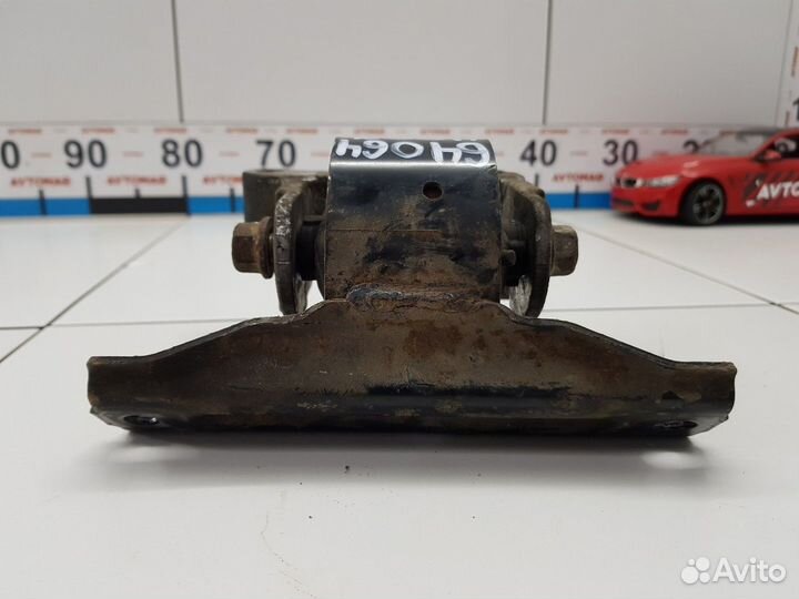 Опора двигателя правая 2,4