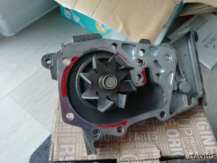 Помпа (Водяной насос) 8200962185 renault nissan