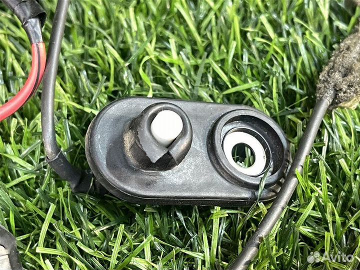 Концевик двери Toyota Granvia / Grand Hiace VCH16