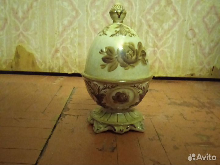 Шкатулка яйцо фарфор
