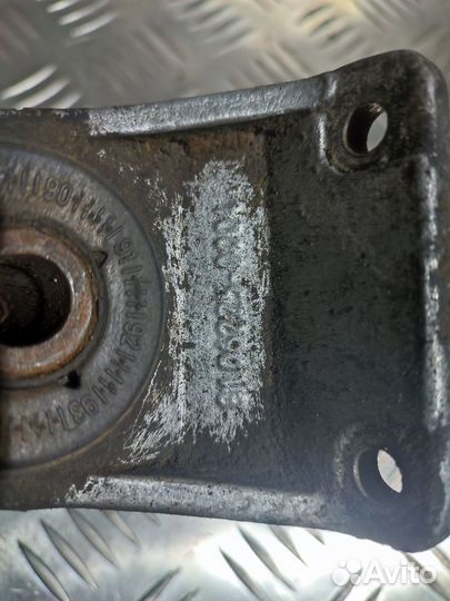 Кронштейн радиатора MAN 81062250004