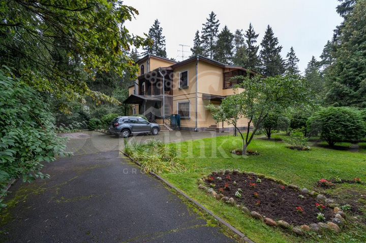 Дом 461,9 м² на участке 63,6 сот.