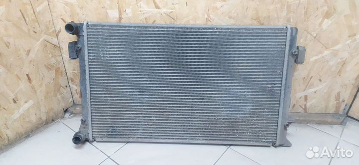 Радиатор основной Volkswagen Golf V