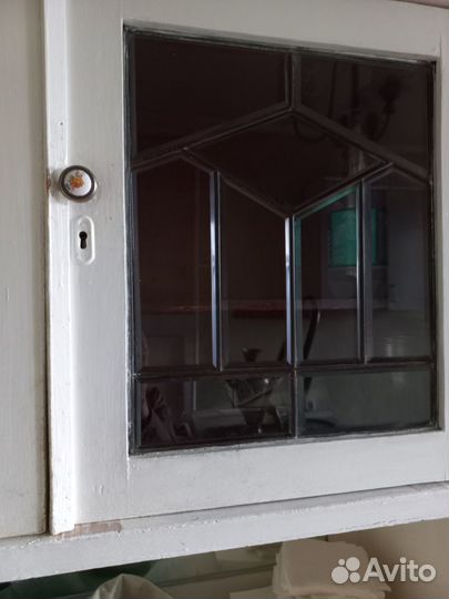 Старинный антикварный шкаф буфет