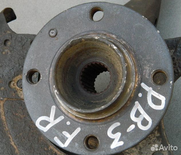 Кулак поворотный правый VW Passat B3