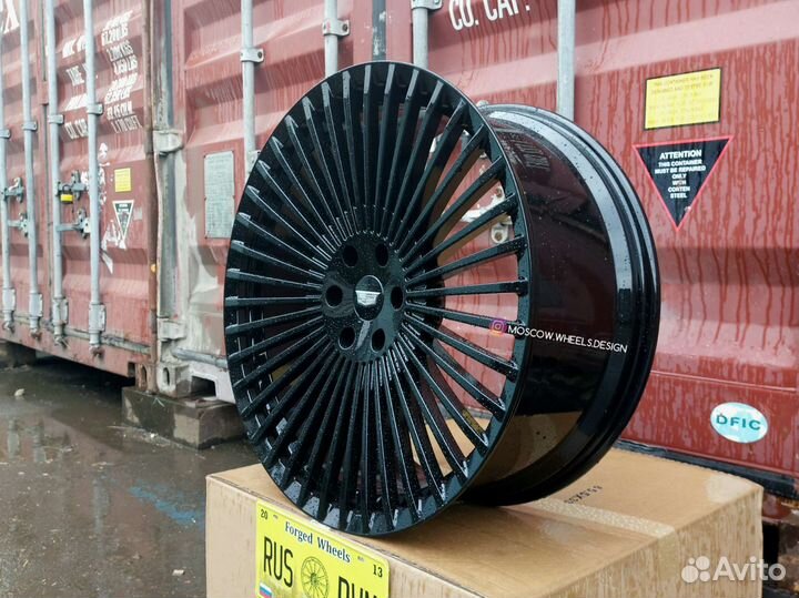 Кованые диски R24 на Cadillac Escalade