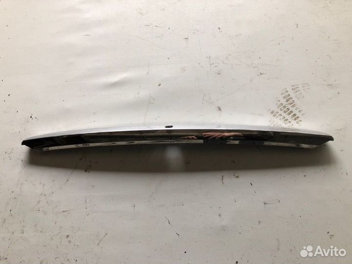 Накладка двери багажника Nissan Bluebird Sylphy