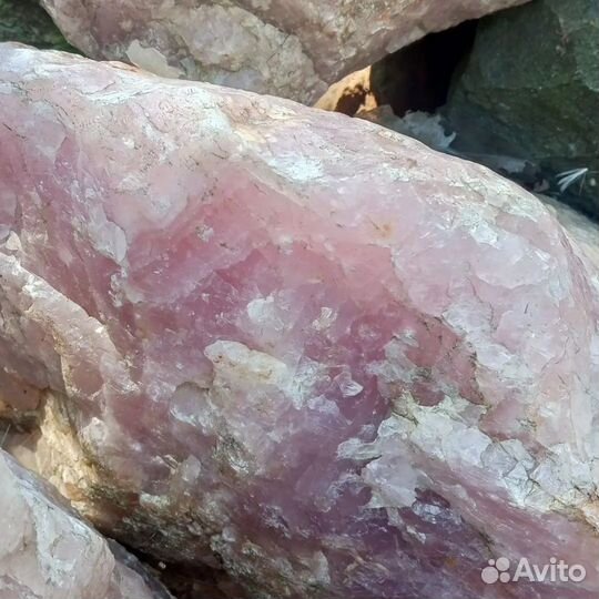 Розовый кварц камень