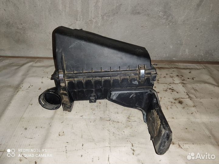 Корпус воздушного фильтра Митсубиси Спейс Стар