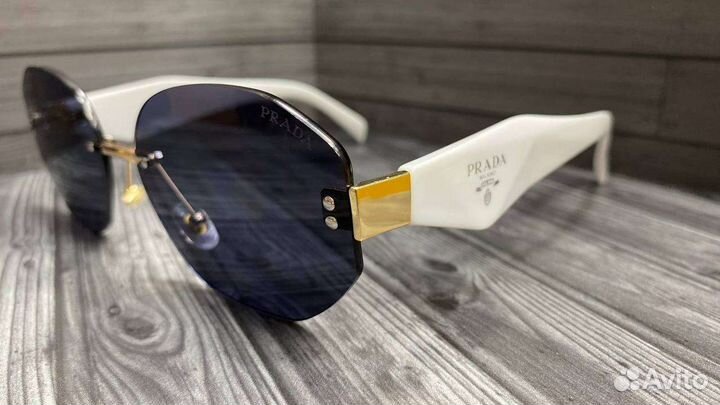Солнцезащитные очки Prada