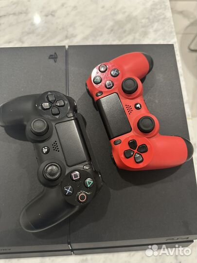 Продам Sony Playstation 4