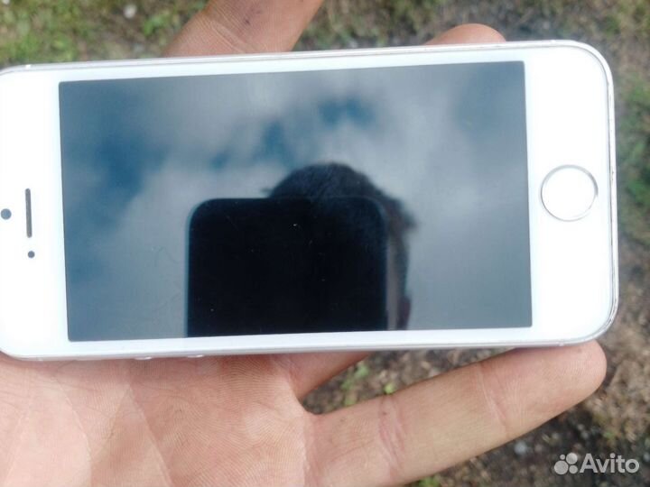 Телефон iPhon ce