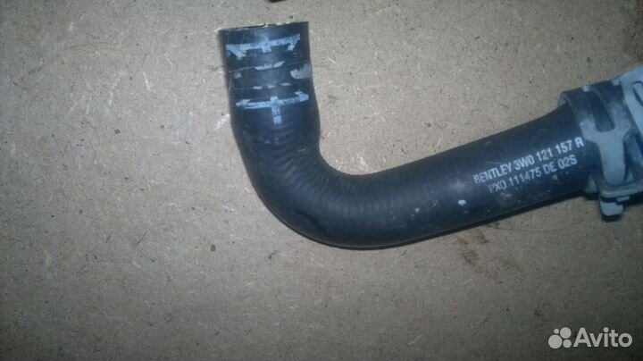 Bentley GT FS шланг к доп насосу над АКПП левый