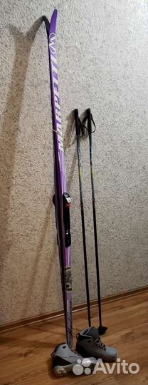 Лыжи, палки и ботинки