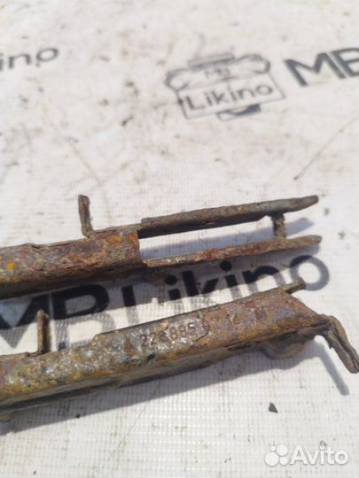 Кронштейн бампера передний Mercedes W221 Rest