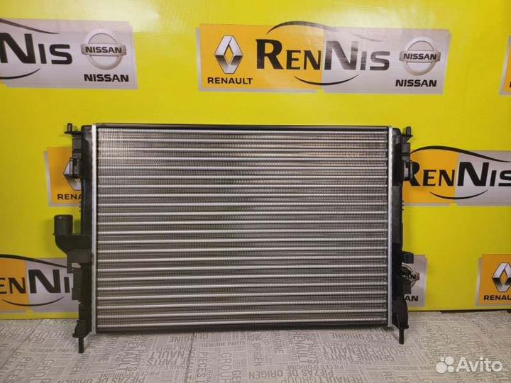 Радиатор охлаждения Renault Logan
