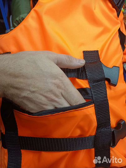 Спасательный жилет для лодки на рыбалку