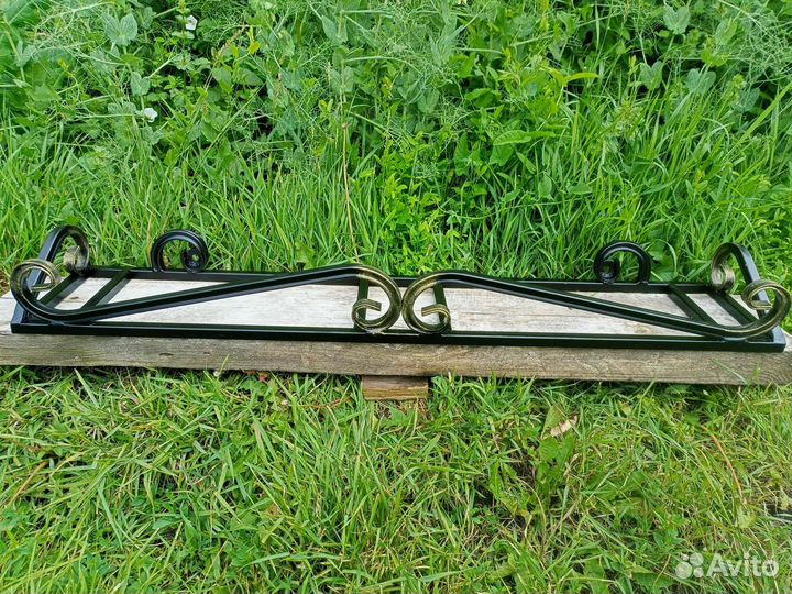 Цветочница под окно