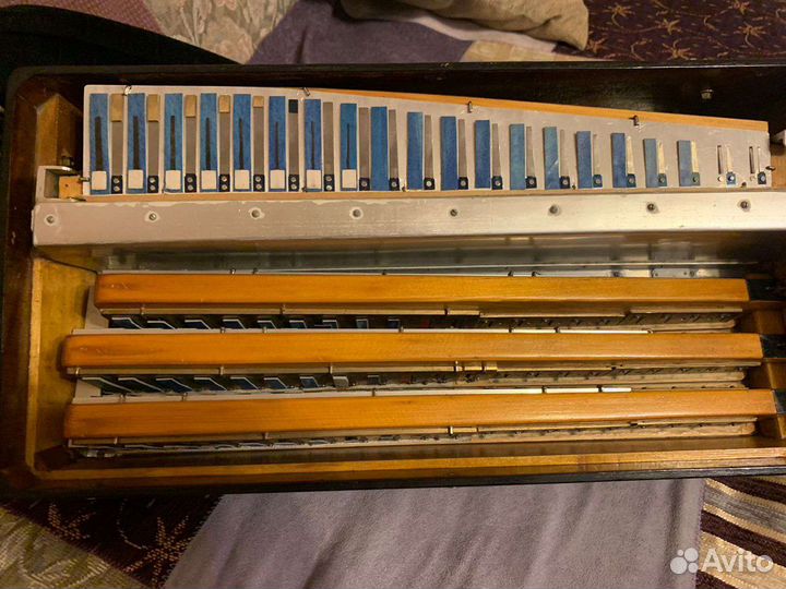 Шикарный Баян Юпитер Цельнопланочный 4х-голосный