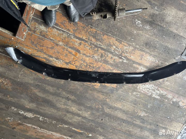 Дефлектор капота