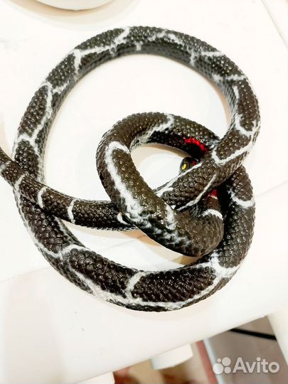 Резиновая змея