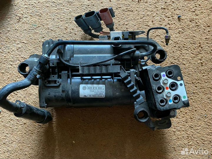 Компрессор пневмоподвески Bentley Continental GT