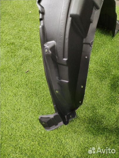 Подкрылок передний правый Toyota Corolla ZRE180