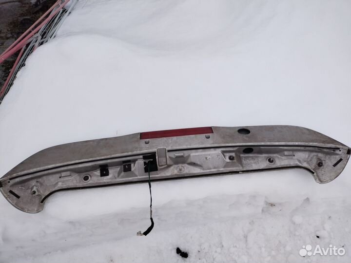 Спойлер Тойота estima