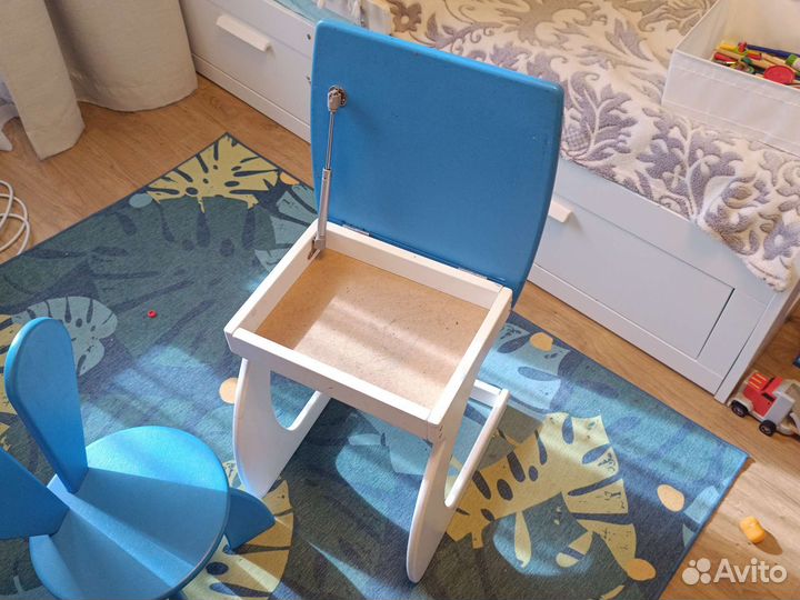 Детский стол со стулом