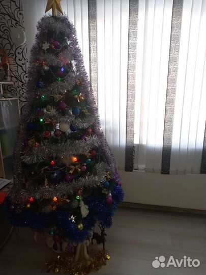 Елка с инием и шишками 210 см,игрушки в комплекте