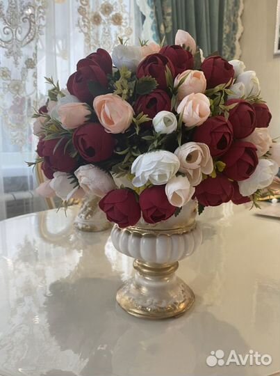 Интерьерные цветы в вазе