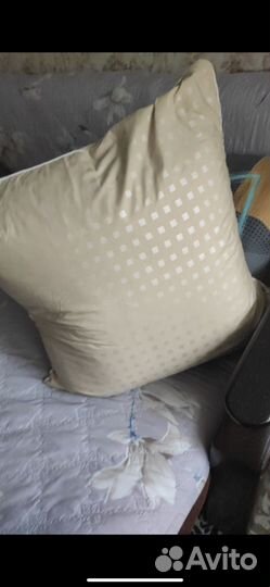 Подушка перьевая новая