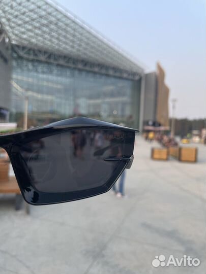 Солнцезащитные очки prada