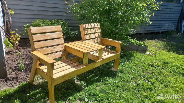 Скамья со столиком