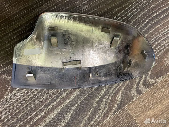 Накладка крышка правого зеркала Renault Duster