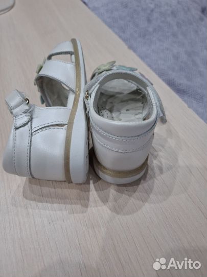 Сандалии для девочки 24 размер
