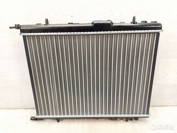 Радиатор охлаждения Peugeot 206