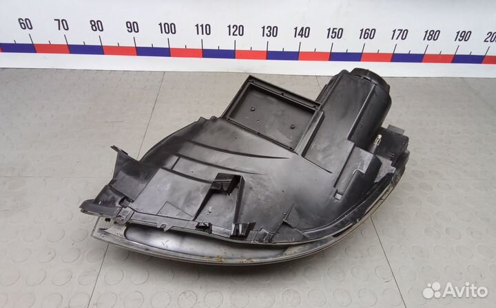 Фара Peugeot-Citroen C8 (2002-2014)