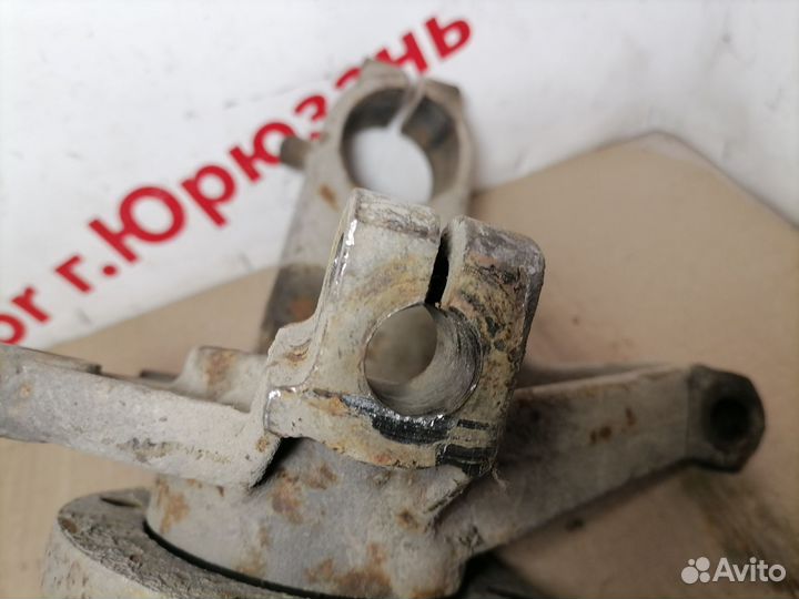 Поворотный кулак правый Peugeot 206