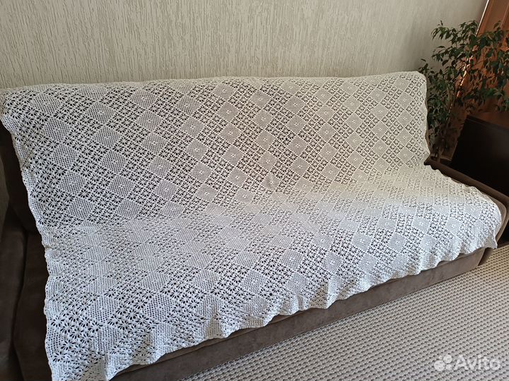 Большая вязаная скатерть или покрывало