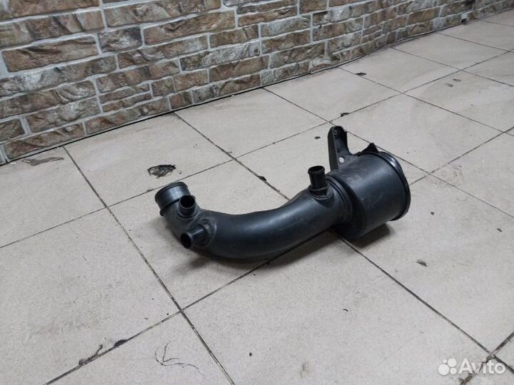 Патрубок воздушного фильтра Land Rover Discovery