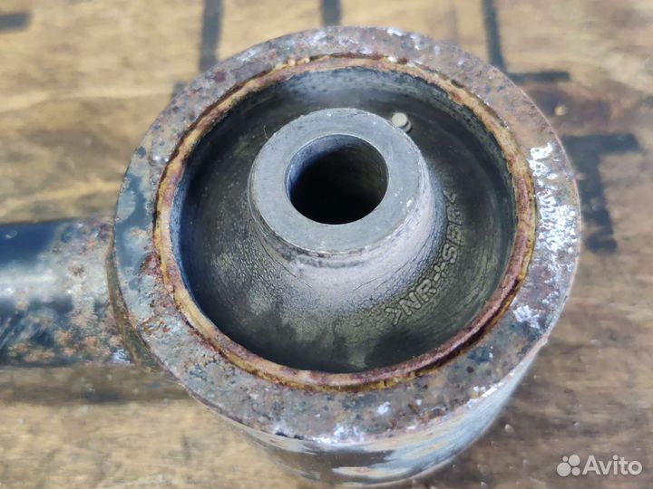 Тяга продольная задняя правая Toyota LC200 2016г