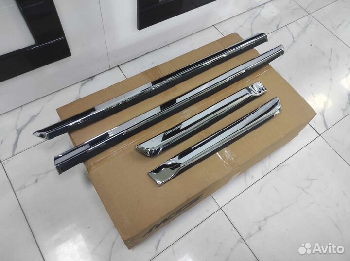 Молдинги на двери Toyota Land Cruiser 200