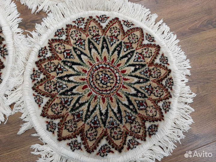 Сидушки на стулья новые