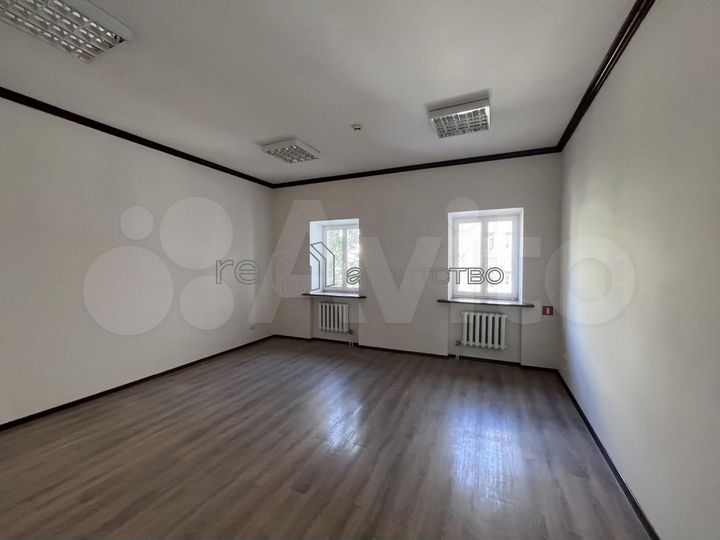 В центре на 1-м этаже