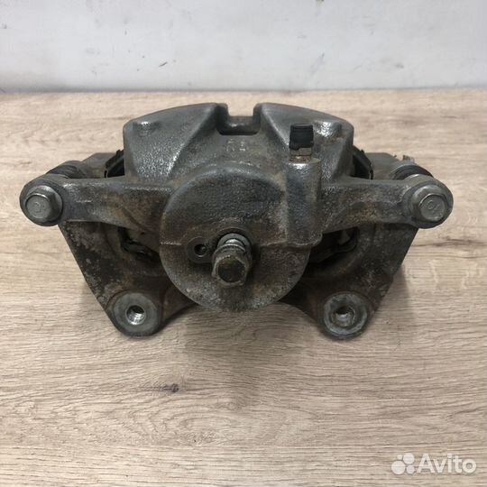 Суппорт передний правый Kia K5