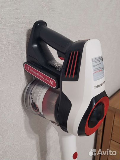 Беспроводной вертикальный пылесос redmond